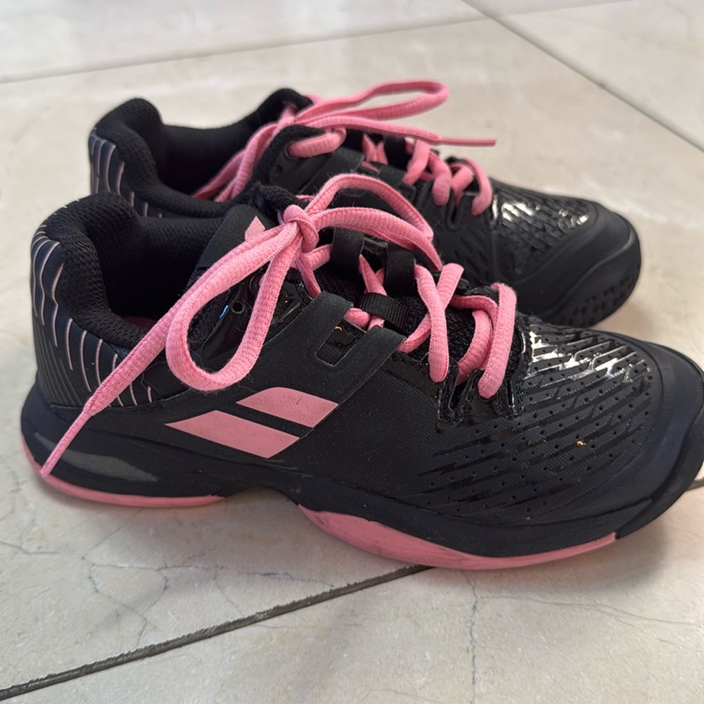Babolat tennis shoes